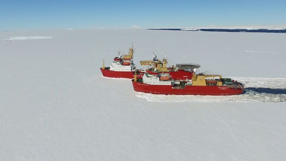 _110663319_ships_in_ice.jpg