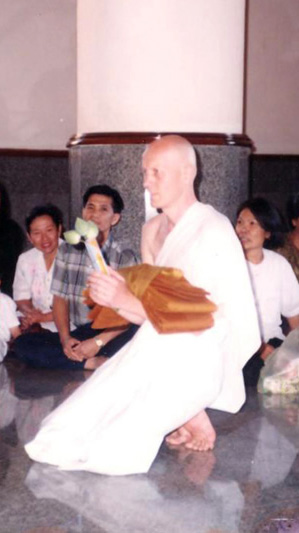 ajahn_martin_ordination.jpg